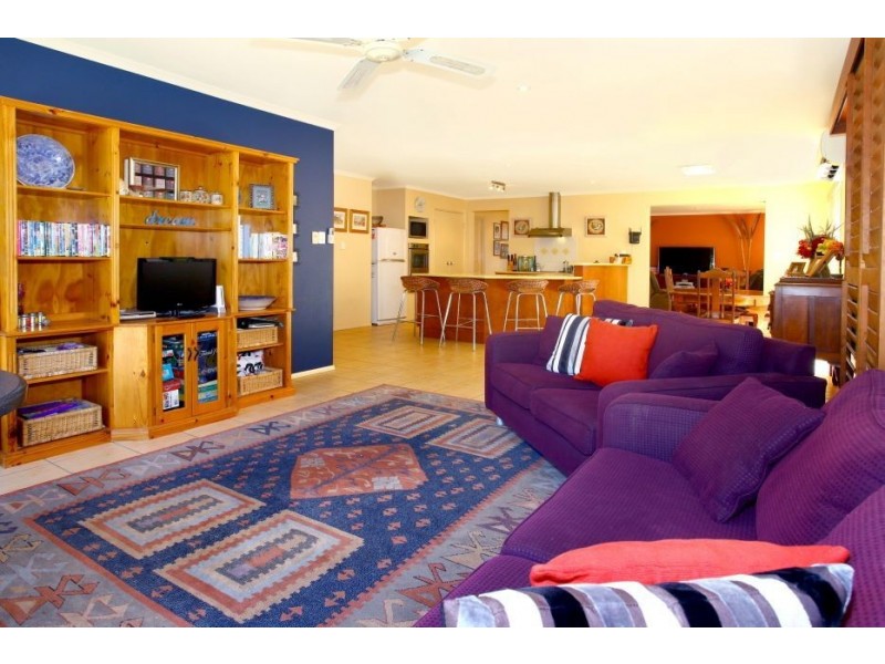 21 Lillywood Circuit, Crestwood Heights, Molendinar QLD 4214
