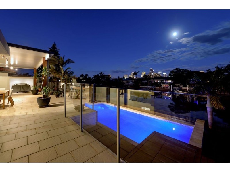92 Clear Island Road, Broadbeach Waters QLD 4218