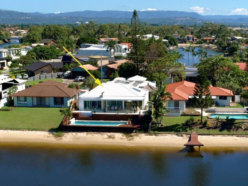 92 Clear Island Road, Broadbeach Waters QLD 4218