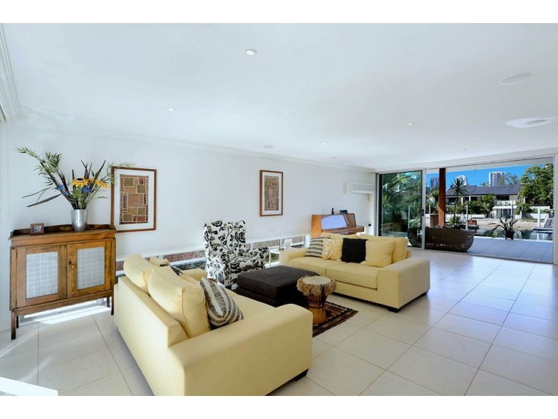 92 Clear Island Road, Broadbeach Waters QLD 4218