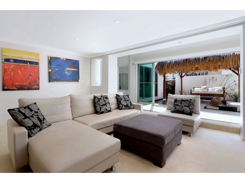 92 Clear Island Road, Broadbeach Waters QLD 4218