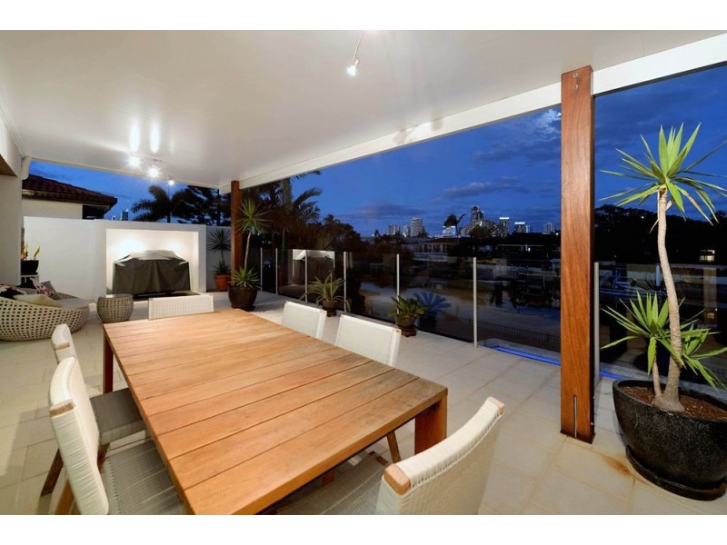 92 Clear Island Road, Broadbeach Waters QLD 4218