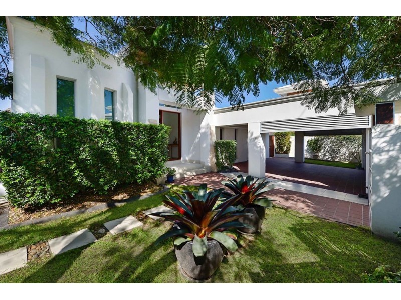 92 Clear Island Road, Broadbeach Waters QLD 4218