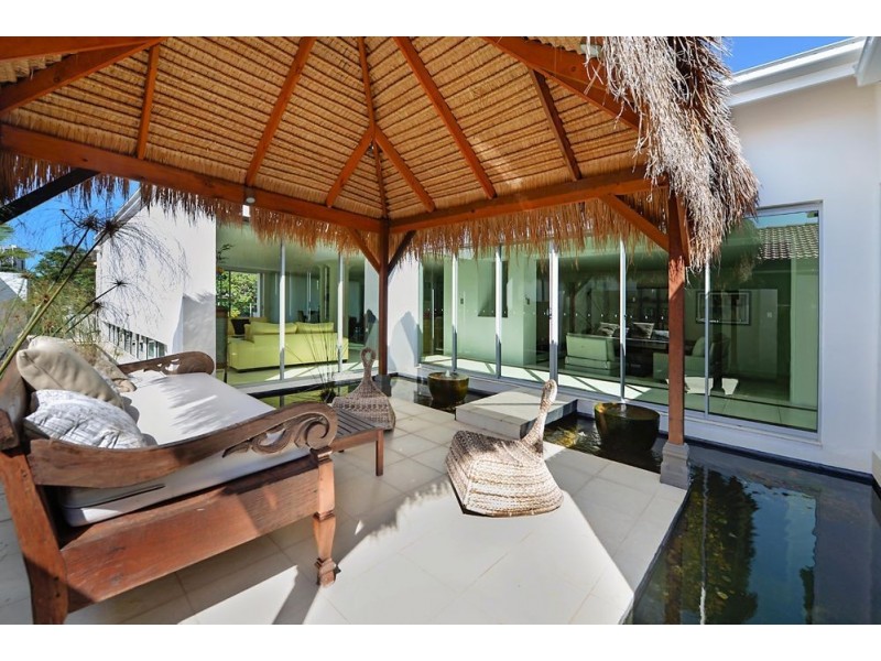 92 Clear Island Road, Broadbeach Waters QLD 4218
