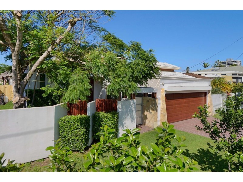 92 Clear Island Road, Broadbeach Waters QLD 4218