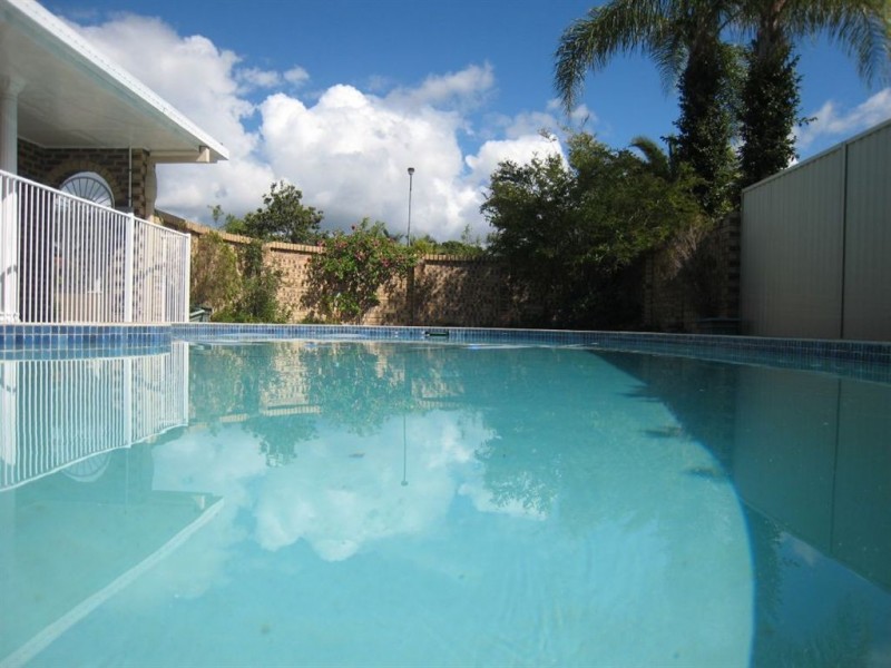8 McIlwraith Avenue, Sorrento QLD 4217