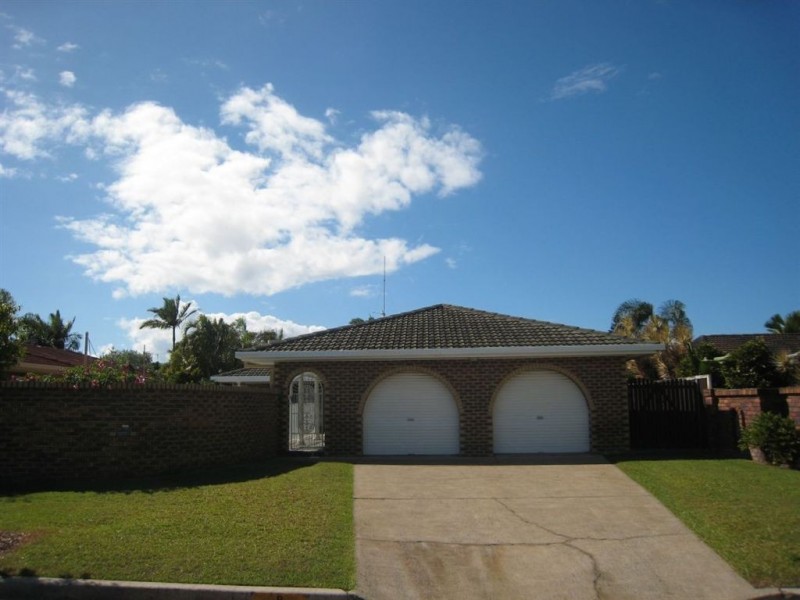 8 McIlwraith Avenue, Sorrento QLD 4217