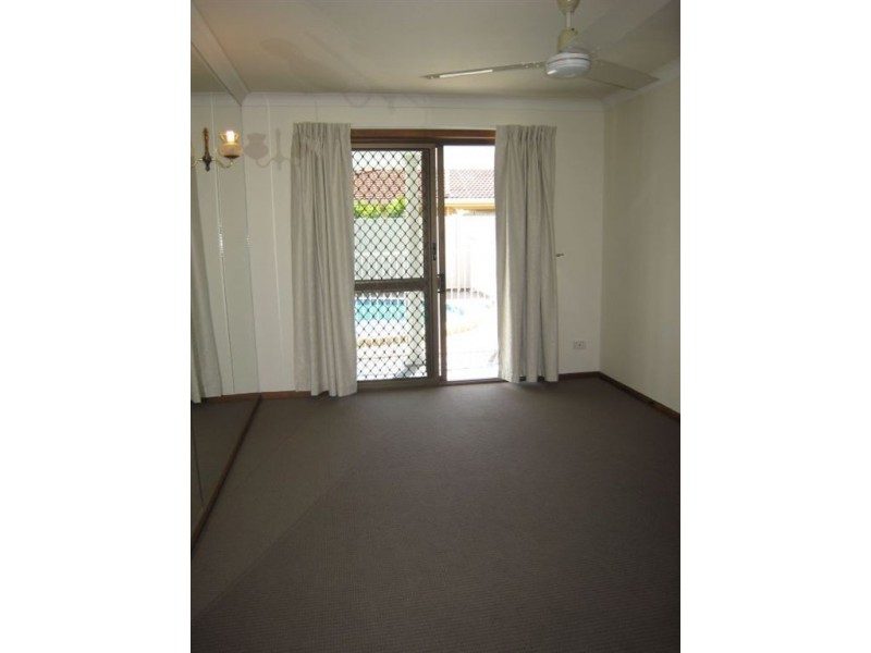 8 McIlwraith Avenue, Sorrento QLD 4217