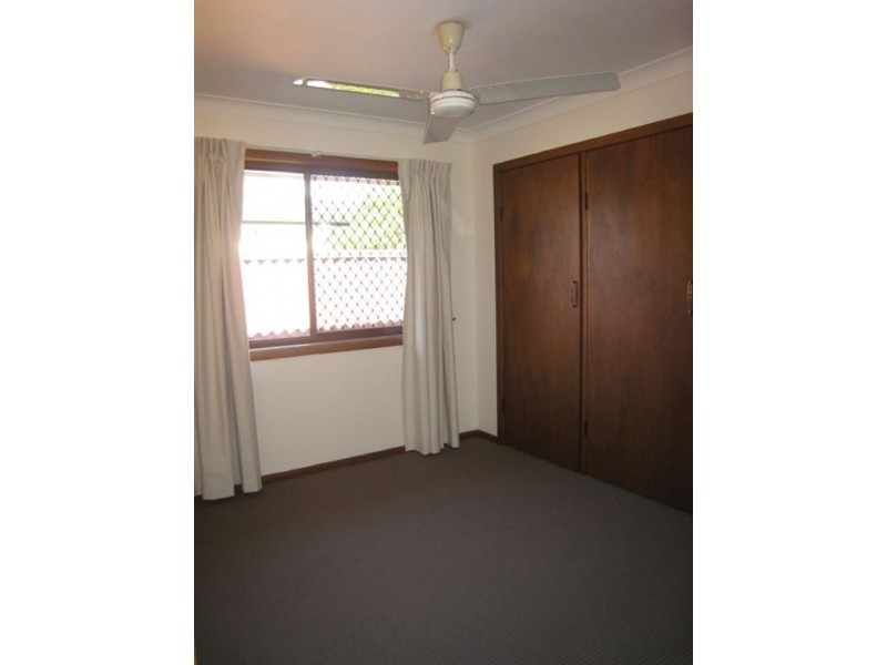 8 McIlwraith Avenue, Sorrento QLD 4217