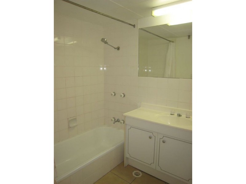 1/40 Ferny Ave, Surfers Paradise QLD 4217