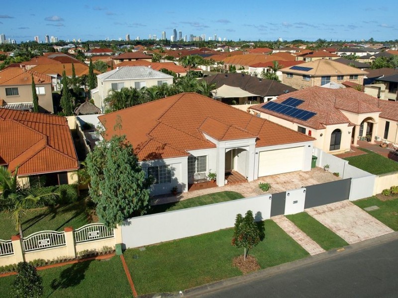 40 Sir Bruce Small Blvd, Benowa Waters QLD 4217
