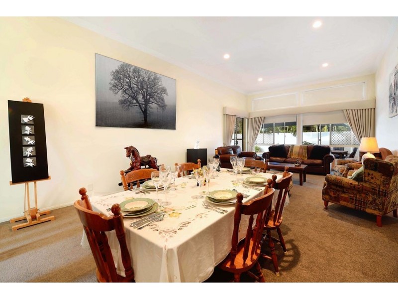 40 Sir Bruce Small Blvd, Benowa Waters QLD 4217