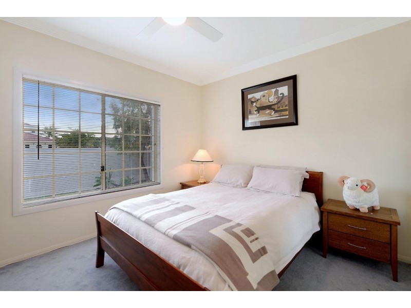 40 Sir Bruce Small Blvd, Benowa Waters QLD 4217