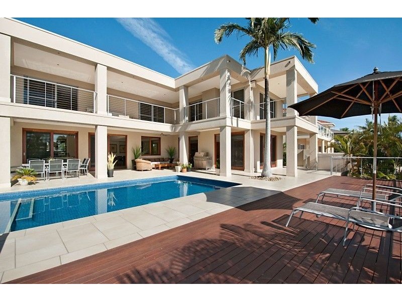 48 Charolais Crescent, Benowa Waters QLD 4217