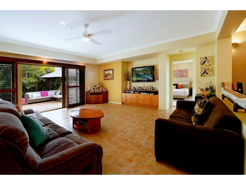 10 Annies Court, Benowa Waters QLD 4217