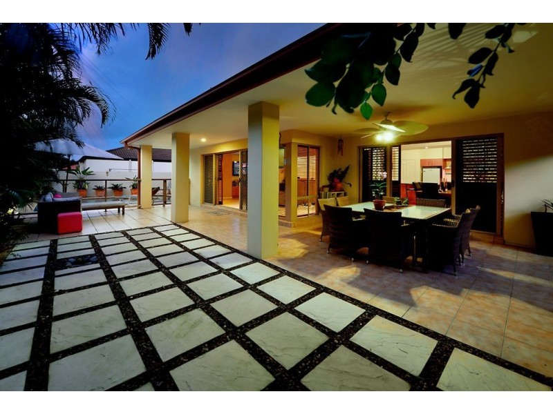 10 Annies Court, Benowa Waters QLD 4217