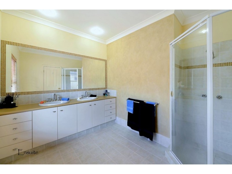 10 Annies Court, Benowa Waters QLD 4217