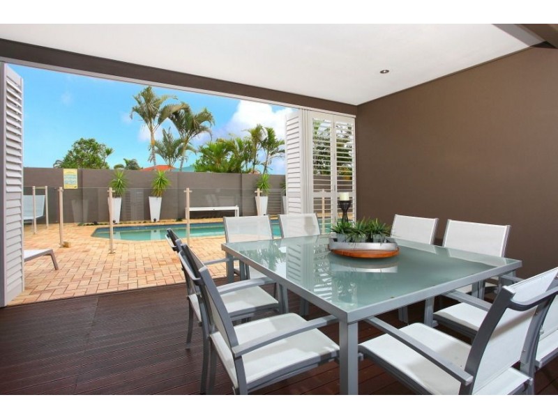 13 Renate Way, Benowa Waters QLD 4217