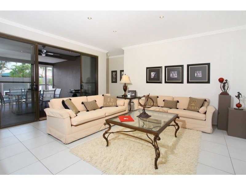 13 Renate Way, Benowa Waters QLD 4217