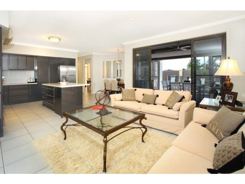 13 Renate Way, Benowa Waters QLD 4217