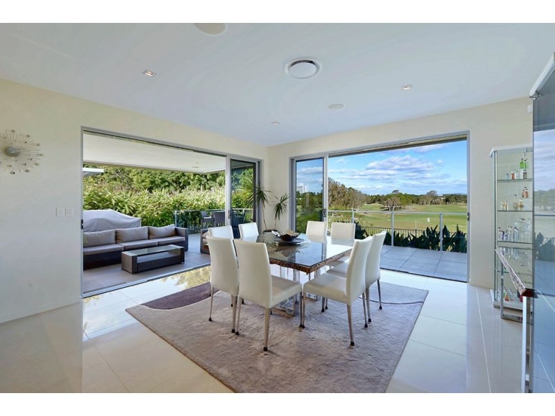 2004 The Boulevarde, Benowa QLD 4217