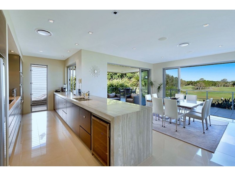 2004 The Boulevarde, Benowa QLD 4217