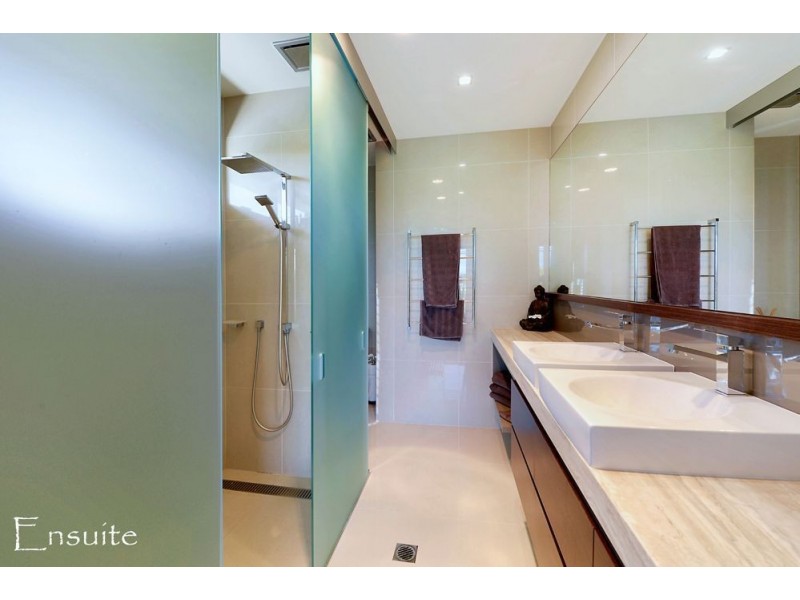 2004 The Boulevarde, Benowa QLD 4217