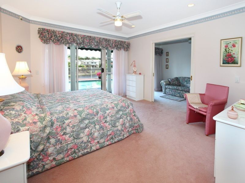 18 Mornington Tce, Robina QLD 4226