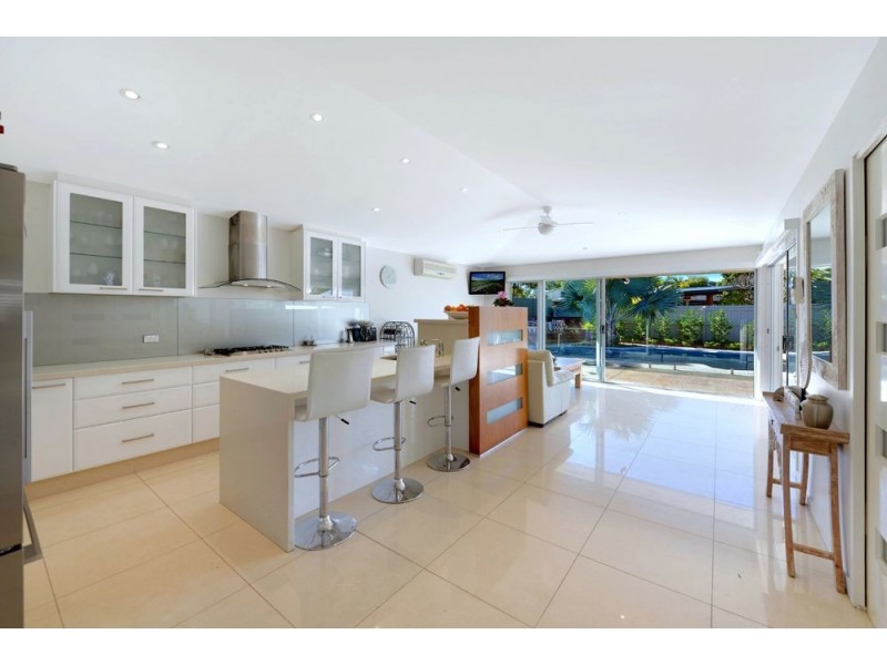 9 Elgin Crescent, Sorrento QLD 4217