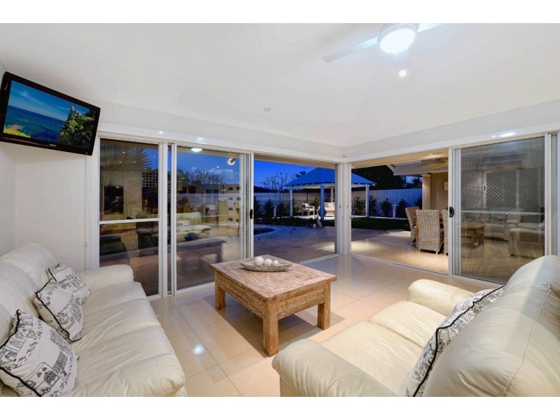 9 Elgin Crescent, Sorrento QLD 4217