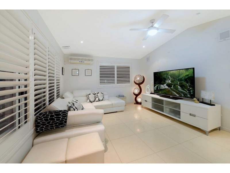 9 Elgin Crescent, Sorrento QLD 4217