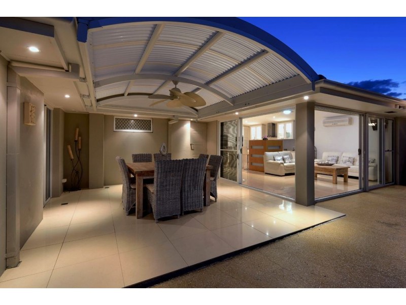 9 Elgin Crescent, Sorrento QLD 4217