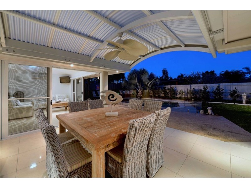 9 Elgin Crescent, Sorrento QLD 4217