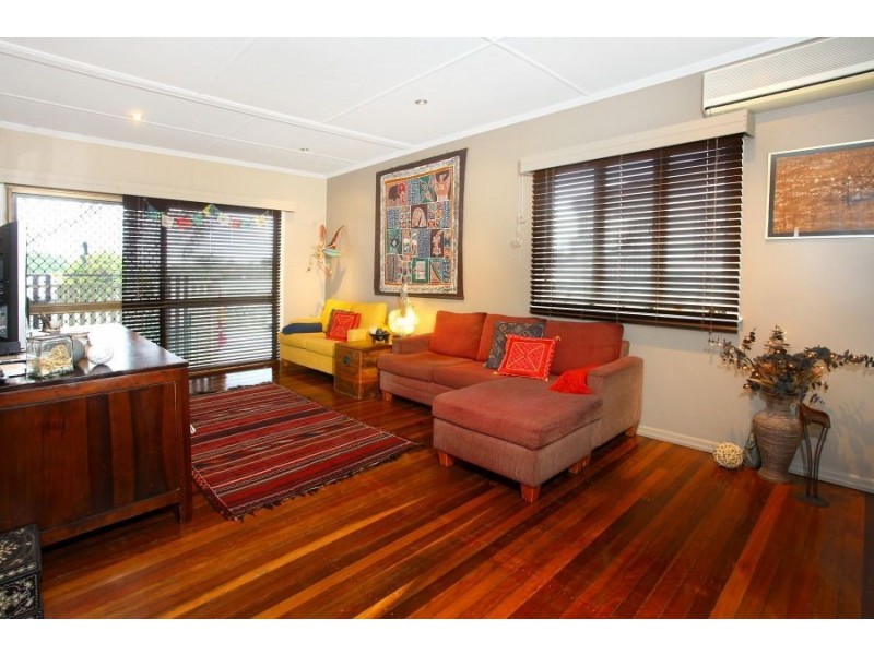 114 Falconer Street, Southport QLD 4215
