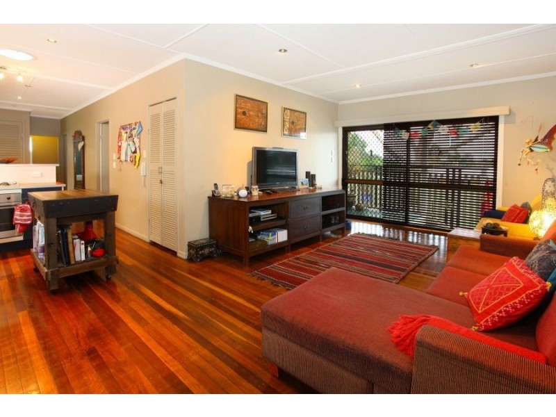 114 Falconer Street, Southport QLD 4215
