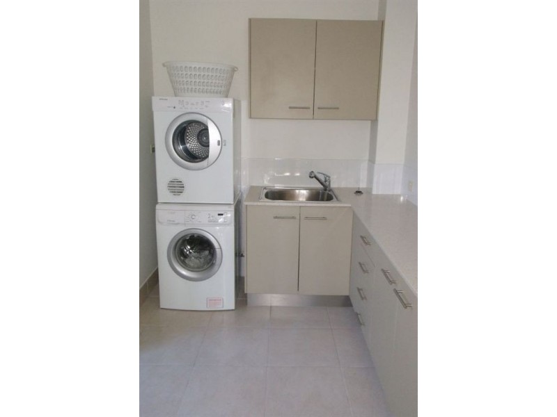 64 Claymore Cres, Sorrento QLD 4217