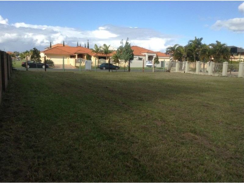 33 Sir Bruce Small Blvd, Benowa Waters QLD 4217