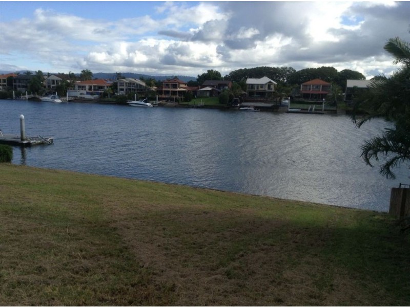 33 Sir Bruce Small Blvd, Benowa Waters QLD 4217