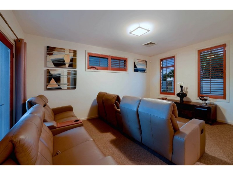 38 Lakelands Drive, Merrimac QLD 4226