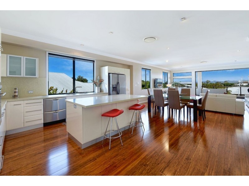 1/6009 The Boulevarde, Benowa QLD 4217