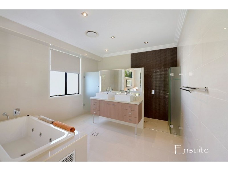 1/6009 The Boulevarde, Benowa QLD 4217