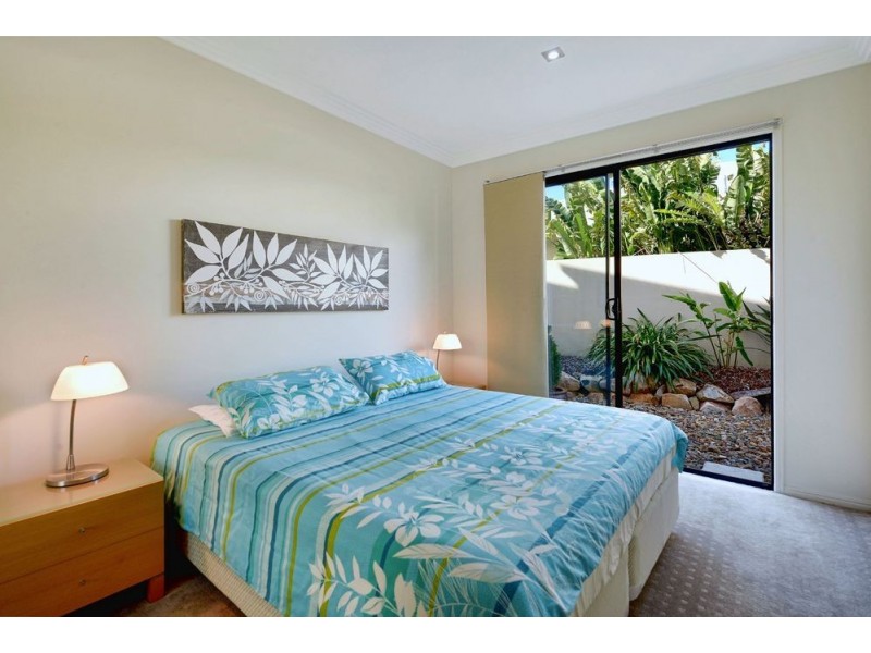1/6009 The Boulevarde, Benowa QLD 4217