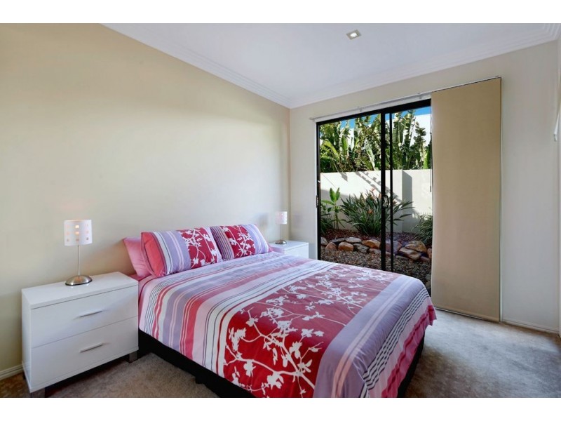 1/6009 The Boulevarde, Benowa QLD 4217
