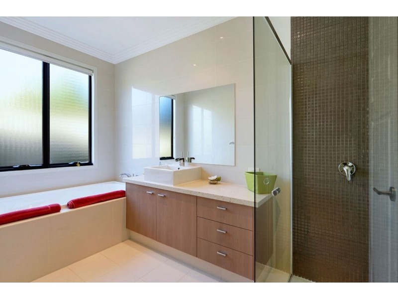 1/6009 The Boulevarde, Benowa QLD 4217