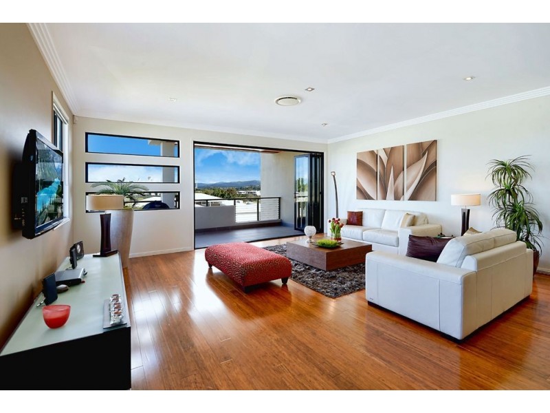 1/6009 The Boulevarde, Benowa QLD 4217