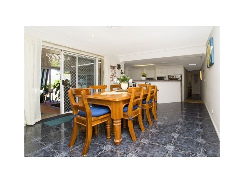 18 Allied Drive, Arundel QLD 4214