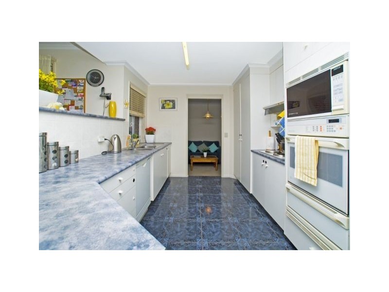 18 Allied Drive, Arundel QLD 4214