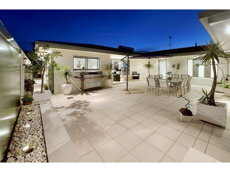 27 Allawah Street, Sorrento QLD 4217