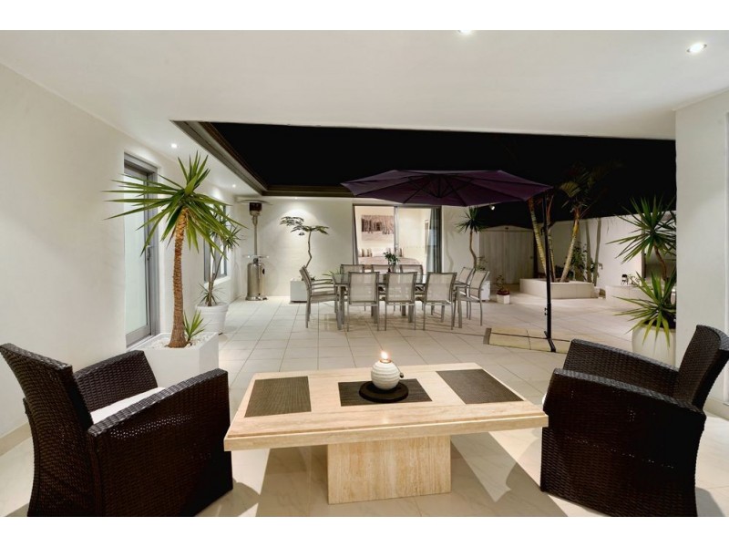 27 Allawah Street, Sorrento QLD 4217