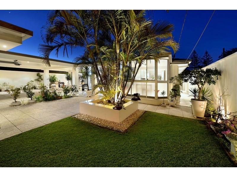 27 Allawah Street, Sorrento QLD 4217